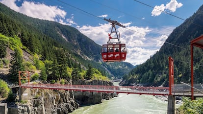 Puente sobre el río Fraser, en el cañón del Fraser (Columbia Británica, Canadá)