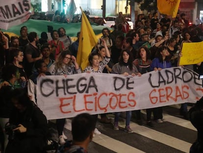 Mulheres participam de ato contra Temer em maio.