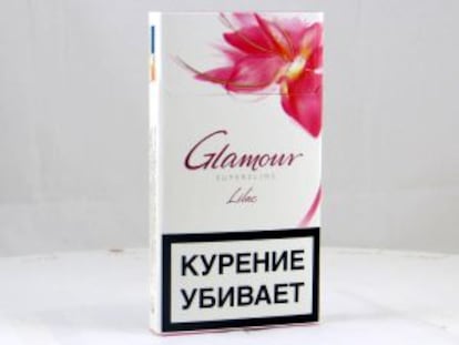 Presentación de una cajetilla de tabaco dirigida al público femenino en Rusia.