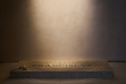 La tumba del papa Francisco en la basílica de Santa María la Mayor en Roma.