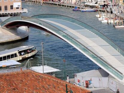 Puente diseñado por Calatrava en Venecia.