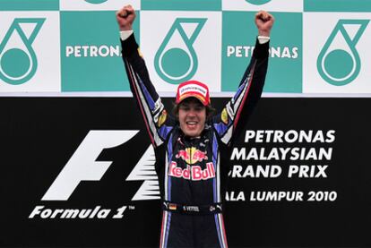 Vettel se quitó la espina que tenía clavada de las dos anteriores carreras, en las que después de lograr la 'pole' se tuvo que retirar, y logró la victoria en Sepang.