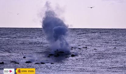 Emisi&oacute;n de piroclastos frente a La Restinga (El Hierro), en 2011.