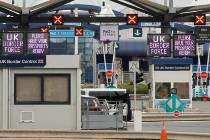 Puesto de control fronterizo en Calais, la terminal de ferry que une el continente con el Reino Unido, a principios de junio.