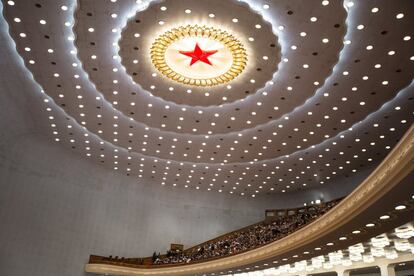 Periodistas e invitados durante la Asamblea Popular Nacional (APN) en el Gran Palacio del Pueblo en Pekín (China), el 5 de marzo.