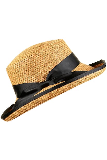 Un sustituto infinitamente ms chic es el canotier, tan a?os 20. Te hemos encontrado este sombrero inspirado en esta clsica pieza pero que se ajusta mejor a la cabeza. Es de Topshop y cuesta unos 30 euros.