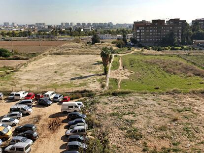 Vista del solar que los vecinos de Benimaclet quieren transformar en pequeñas parcelas de cultivo.