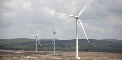 Parque de energ&iacute;as renovables en Arecleoch, Escocia.