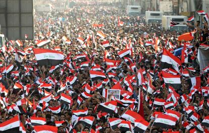 Los partidarios del clrigo chita Moqtada al Sadr gritan consignas durante una protesta contra la corrupcin en la Plaza Tahrir de Bagdad.