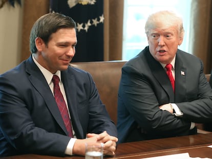 Ron DeSantis, ahora gobernador de Florida, y Donald Trump, en una reunión en la Casa Blanca, en 2018.