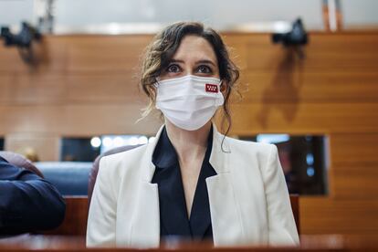 La presidenta madrileña, Isabel Díaz Ayuso, en una sesión plenaria de la Asamblea regional.