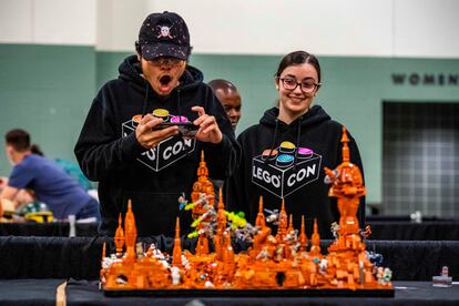 Participantes del Brick Fest Live de Worcester, Massachusetts, en octubre de 2023. 