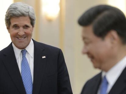 John Kerry junto al presidente chino, Xi Jinping, en Pekín.