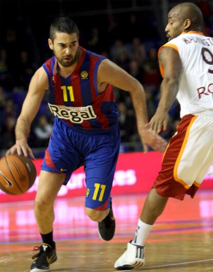 Juan Carlos Navarro encara a canasta.