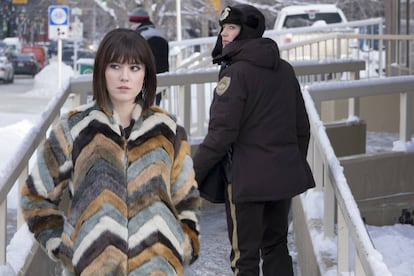 Mary Elizabeth Winstead y Carrie Coon en la tercera temporada de 'Fargo'.