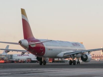 Un A321 de Iberia en el aeropuerto Adolfo Su&aacute;rez Madrid-Barajas.