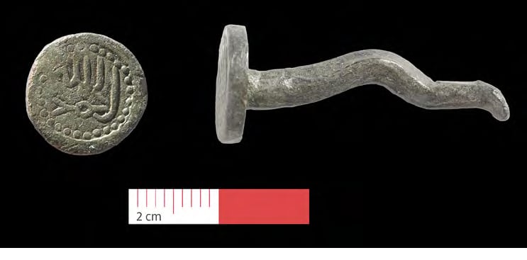 Clavo epigrafiado musulmán hallado en Castro Ferral.