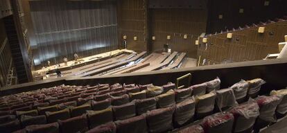 Interior de la sala principal del auditorio Al-Ándalus construido por la SGAE, en la isla de La Cartuja de Sevilla.