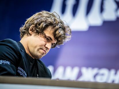 Carlsen, el pasado jueves, durante una de las partidas del Mundial de Rápidas de Almaty (Kazajistán)