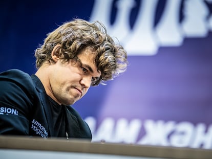 Carlsen, el pasado jueves, durante una de las partidas del Mundial de Rápidas de Almaty (Kazajistán)