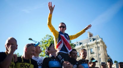 Wiggins celebra su victoria en el Tour de 2012.