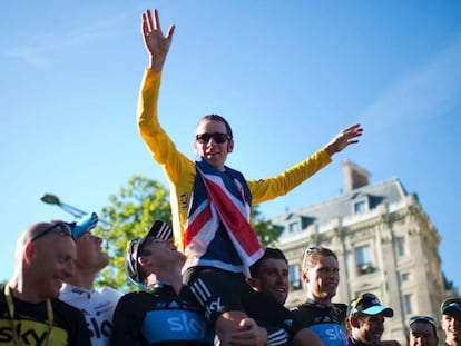 Wiggins celebra su victoria en el Tour de 2012.