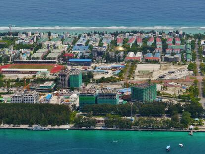 Vista parcial de Hulhumalé una isla artificial creada como un expansión de la ciudad capital Malé.