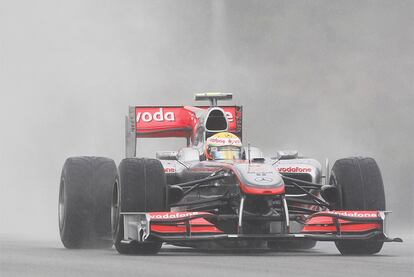 El piloto de McLaren también se queda fuera de la lucha por la pole debido a la tormenta que ha caído en Malaisia.