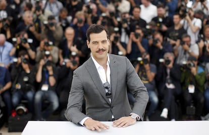 Laurent Lafitte posa durante uma sessão de fotos antes da abertura do 69 Festival de cinema de Cannes, França.