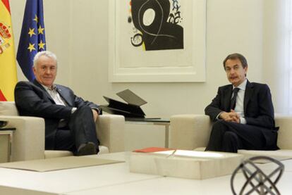 El coordinador general de Izquierda Unida, Cayo Lara, con José Luis Rodríguez Zapatero.