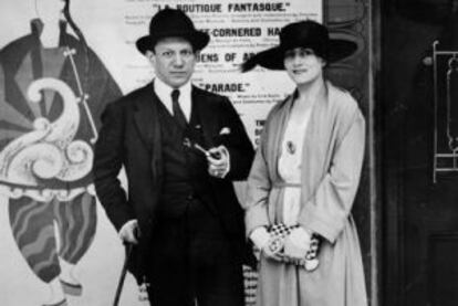 Picasso con su esposa Olga en Leicester Square en 1919