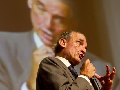 Mario Conde during a presentation of his Civil Society and Democracy formation.