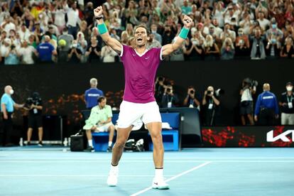 Open de Australia 2022. Rafael Nadal celebra su 21 Gran Slam tras vencer en la final de Open de Australia a Medvedev (2-6, 6-7(5), 6-4, 6-4, 7-5).