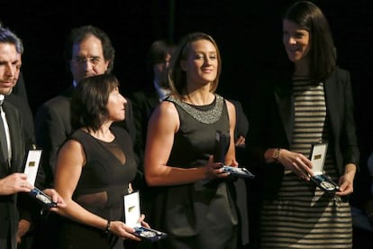 Swimmer Mireia Belmonte (c) at the Royal Order of Sporting Merit ceremony in October. 