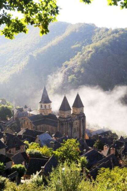 Conques y la abadía de Sainte-Foy.