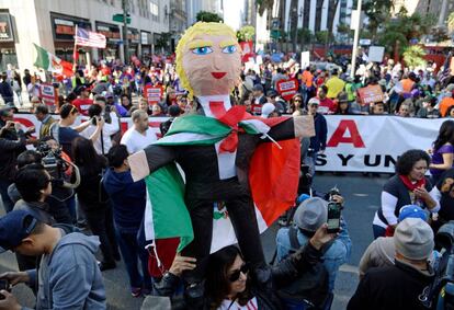 Protesta en Los Ángeles contra la ratificación de Trump como presidente de EE UU.