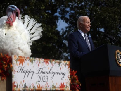 U.S. President Joe Biden pardons the National Thanksgiving Turkey, Liberty, during the annual ceremony on the South Lawn at the White House in Washington, U.S., November 20, 2023. REUTERS/Leah Millis