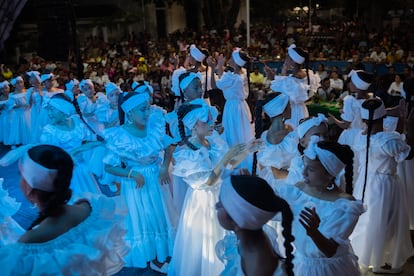 Los niños de Riofrío también rindieron un emotivo tributo a la memoria de Wanda Lara Zapata a través de la danza, durante la apertura de la novena edición del Festival en Riofrío, Zona Bananera, Magdalena, el 18 de agosto de 2023.