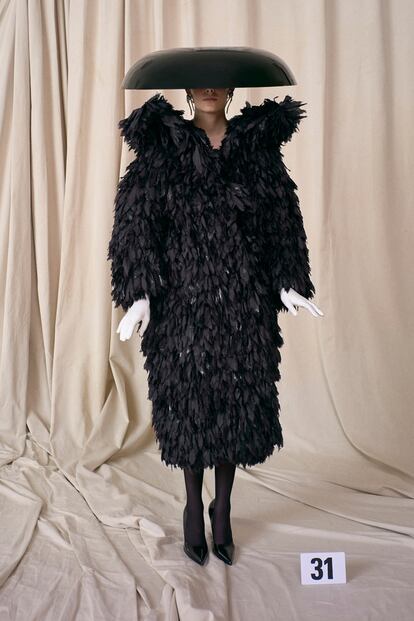 00031-Balenciaga-Couture-Fall-21-credit-brand