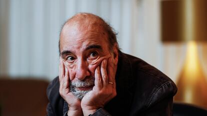 El poeta chileno Raúl Zurita, retratado en Madrid en 2020.