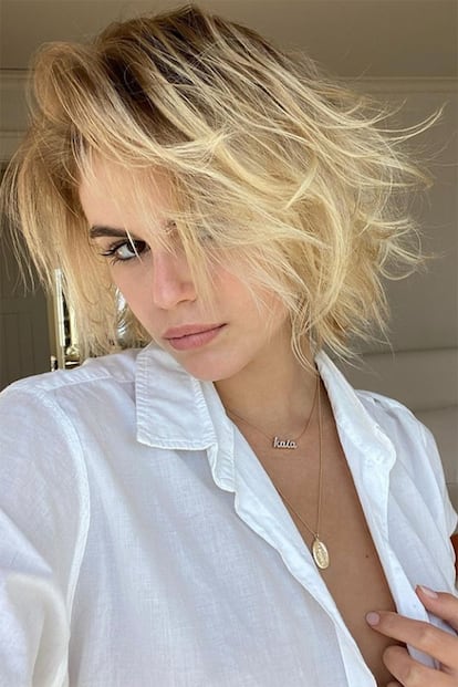 Otra imagen que se repite estos meses en las peluquer¨ªas es la de la modelo Kaia Gerber: ¡°Un corte carr¨¦ en la base del cuello¡±, dice Mart¨ªnez, ¡°los mechones degradados en las partes intermedias aportan un movimiento m¨¢ximo y ese efecto look a?os noventa y grunge¡±.