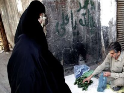 Un vendedor ambulante en la ciudad iraní de Qom.