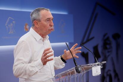 Joan Baldoví (Compromis): Modelo actual “confuso”. El portavoz de Compromís mostró su sintonía con las ideas de Errejón y apostó por plantear ahora una prórroga del estado de alarma general para todo el país, pero en el que las autonomías pudieran escoger cuáles podrían ser las medidas mejores y más necesarias en su zona. Baldoví concedió que el modelo jurídico actual es “confuso” y avisó de que no le temblarán las piernas en su momento de apoyar el plan jurídico b alternativo que registró el PP y cuyo debate sigue pendiente de fecha.
