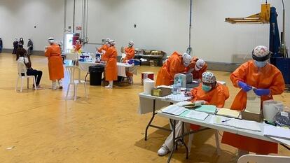 Seasonal laborers getting tested for coronavirus in the region of Aragón, where outbreaks have been detected. 