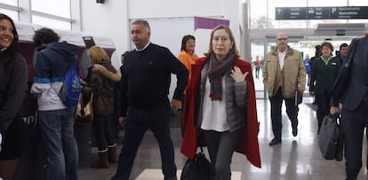 La ministra de Fomento, Ana Pastor, hoy en la estaci&oacute;n de Urz&aacute;iz en Vigo, como pasajera del Eje Atl&aacute;ntico de alta velocidad ferroviaria que ha comenzado a operar hoy.