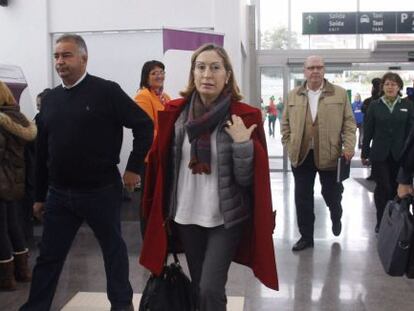 La ministra de Fomento, Ana Pastor, hoy en la estaci&oacute;n de Urz&aacute;iz en Vigo, como pasajera del Eje Atl&aacute;ntico de alta velocidad ferroviaria que ha comenzado a operar hoy.