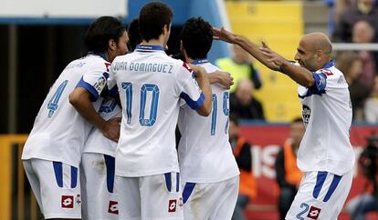 Los jugadores del Depor celebran uno de sus goles.