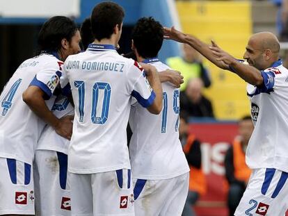 Los jugadores del Depor celebran uno de sus goles.