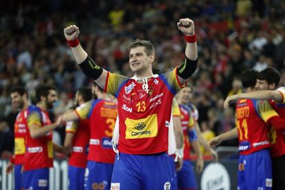 Julen Aguinagalde celebra en Zagreb la victoria en el Campeonato Europeo de Balonmano.