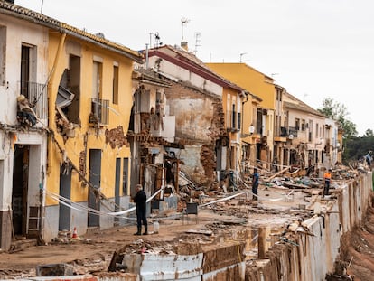 Casas destrozadas pegadas a un barranco, a 4 de noviembre de 2024, en Picaña, Valencia